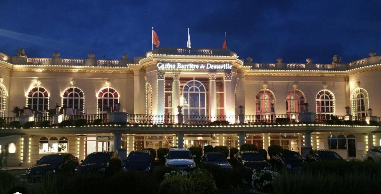 Grand Studio Hyper Centre Avec Balcon Tout Refait Mars 2025 Deauville Exterior photo